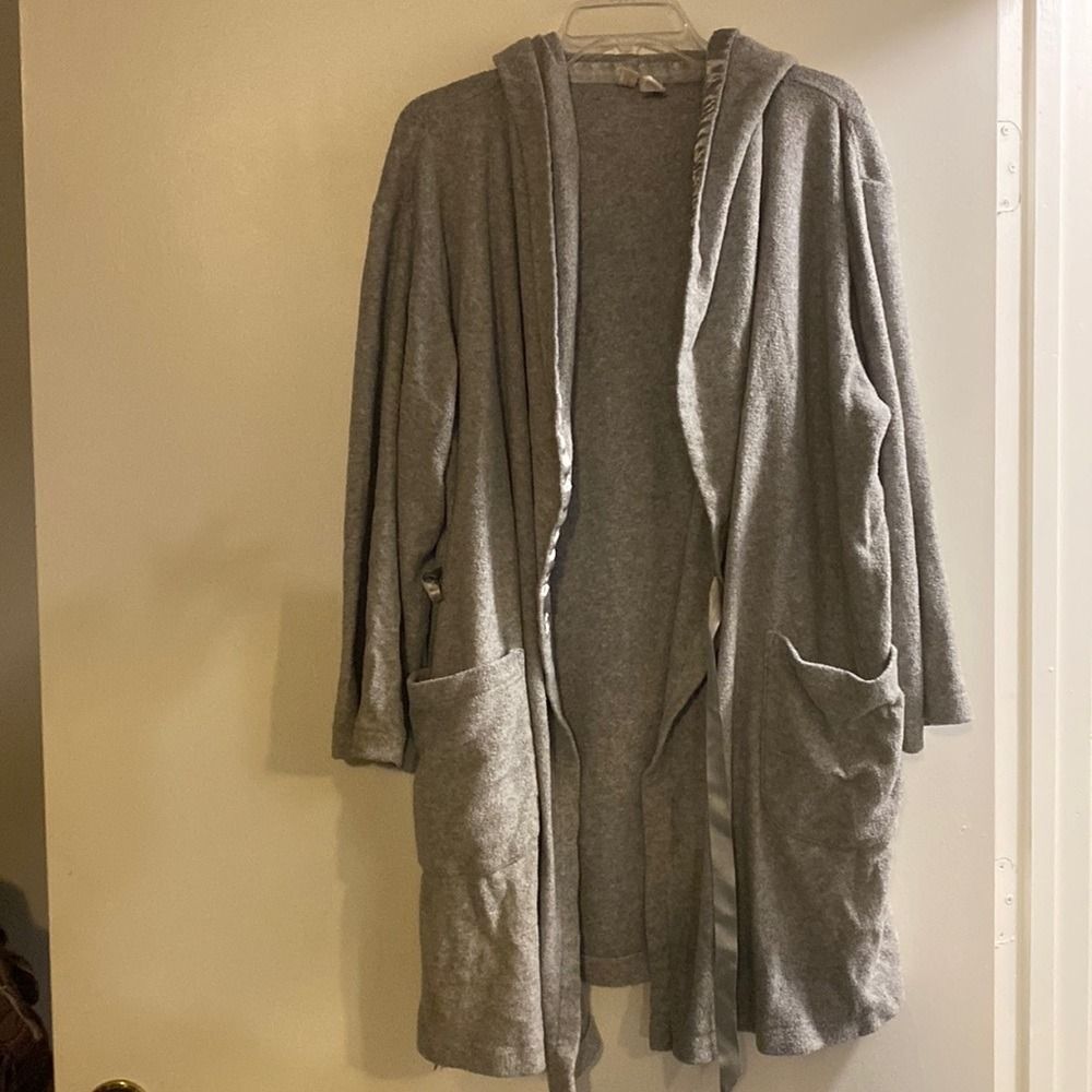 Gray robe - Picture 1 of 4